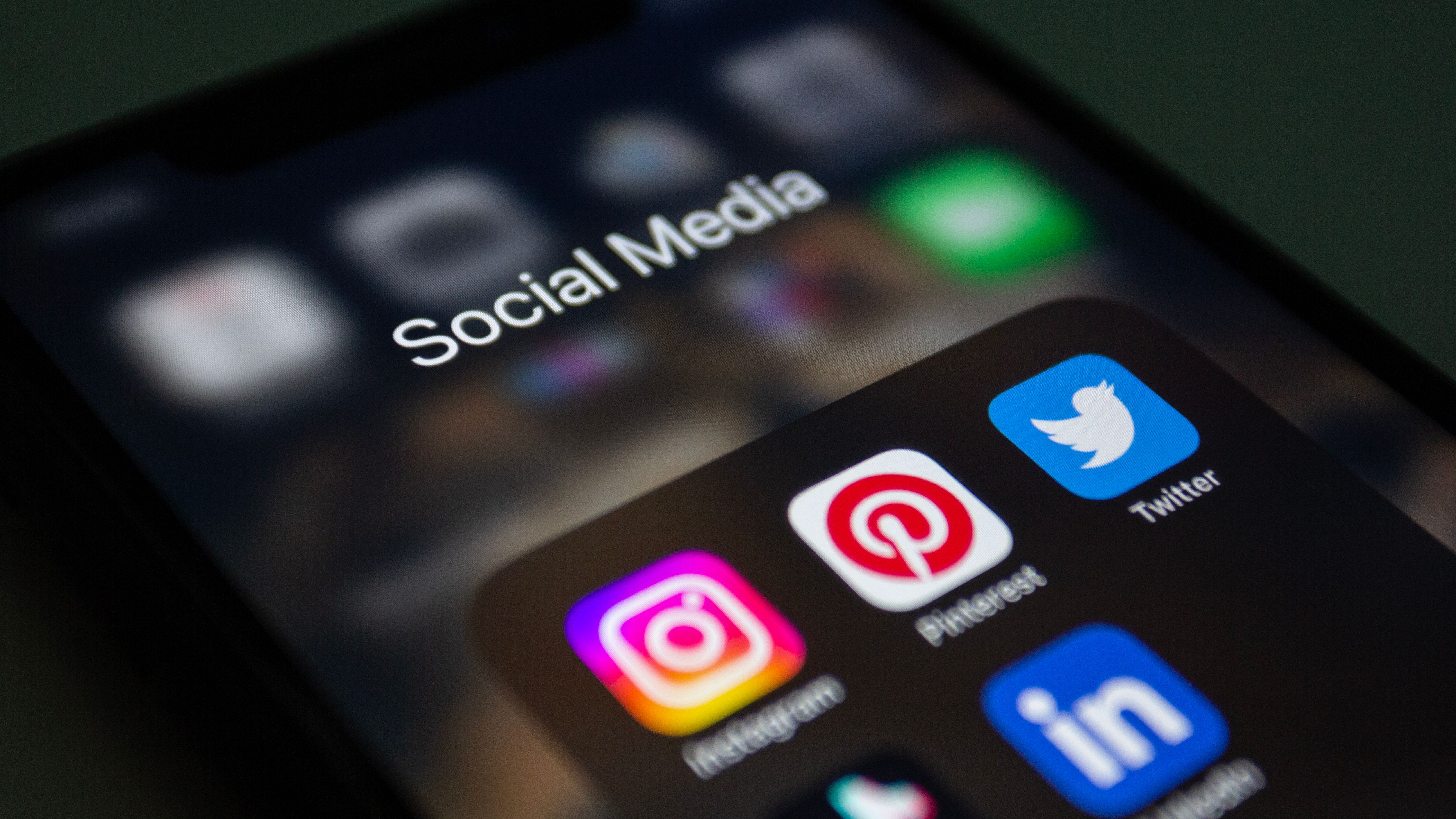 What Is Organic Social Media Marketing (And Does It Still Work in 2026?)